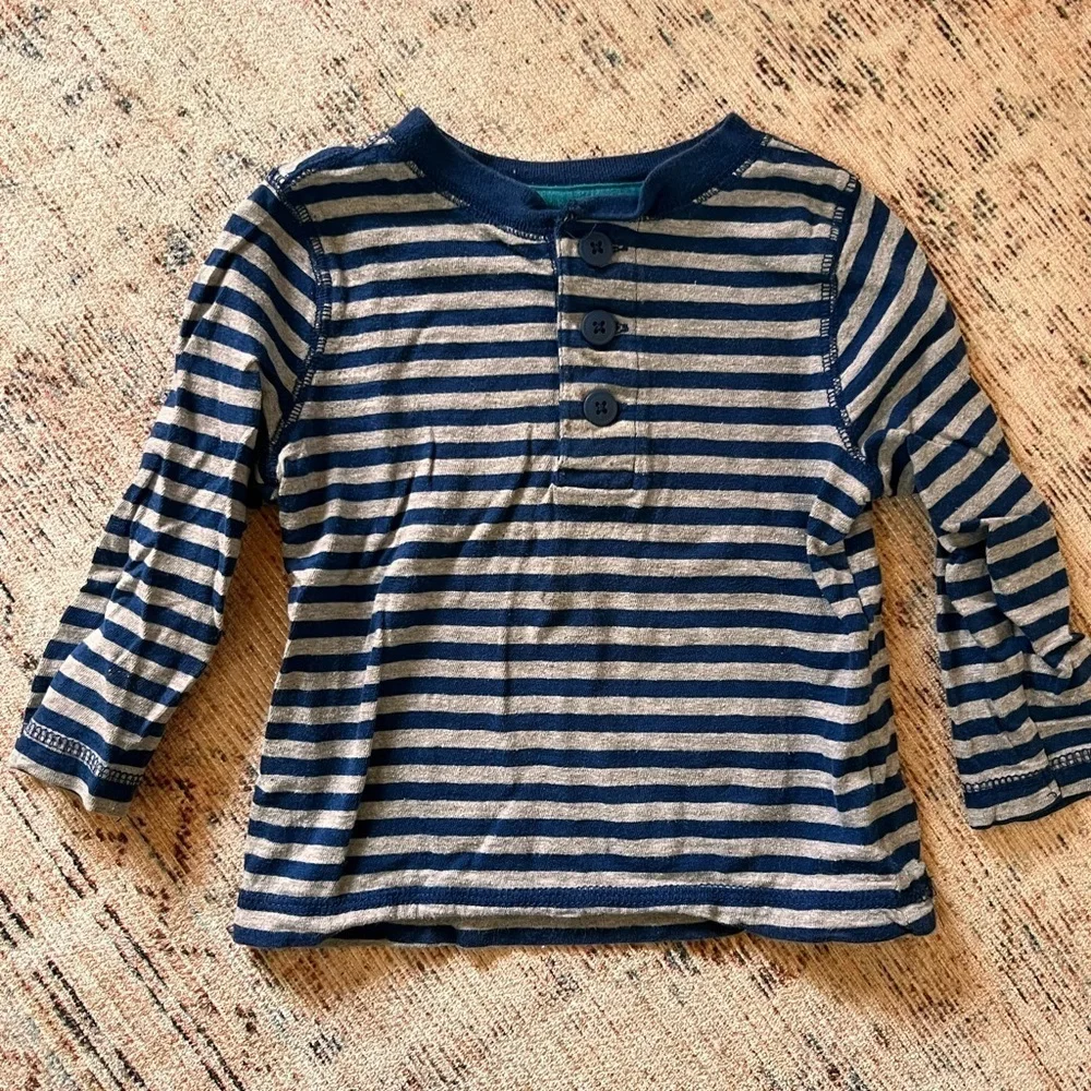 Old Navy Blue and Gray Long Sleeve Tee